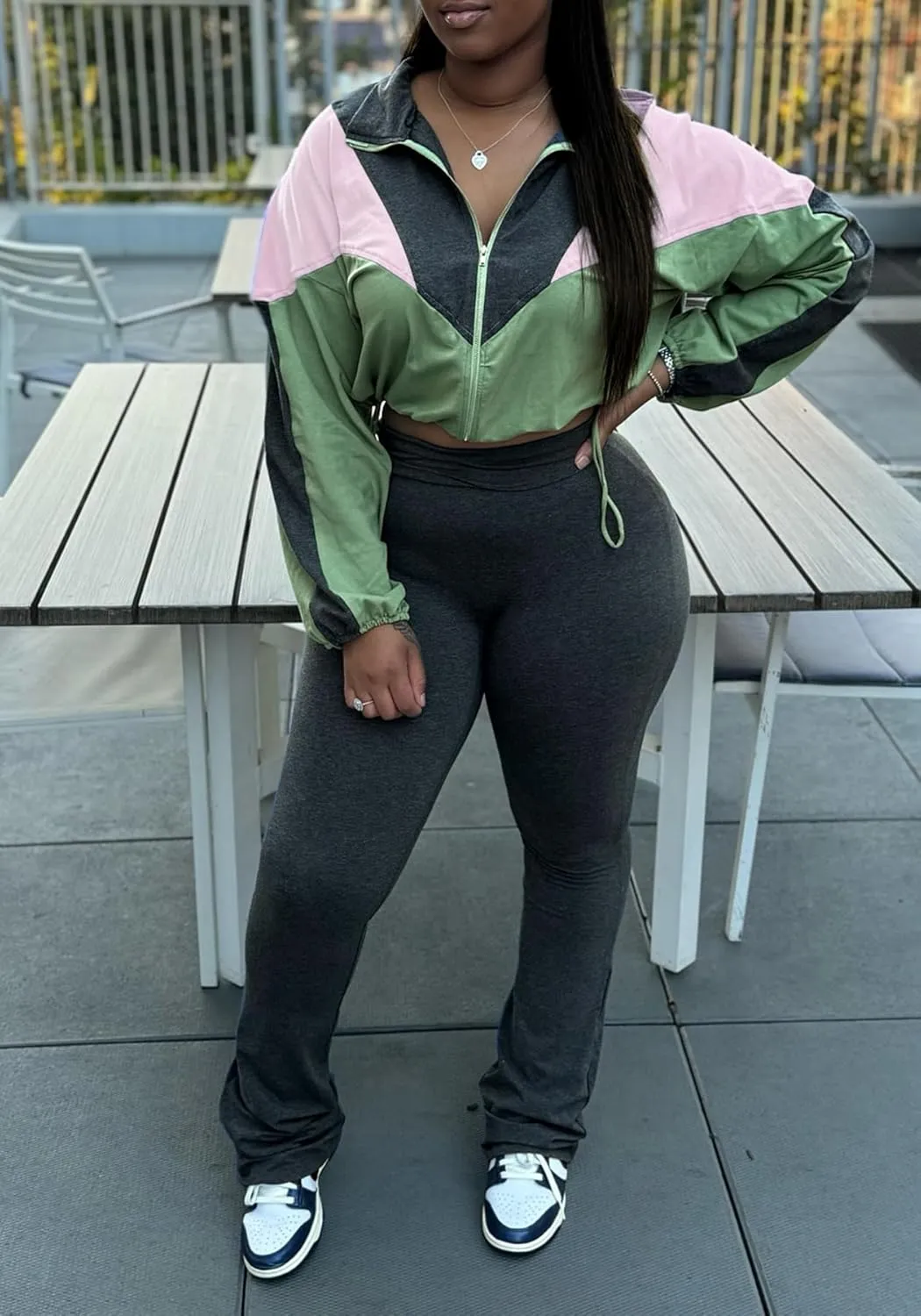 DINGANG Women's 2 Piece Sweatsuit Outfits Color Block Zip Up Cropped Jackets Flare Legging Pant Tracksuit Set