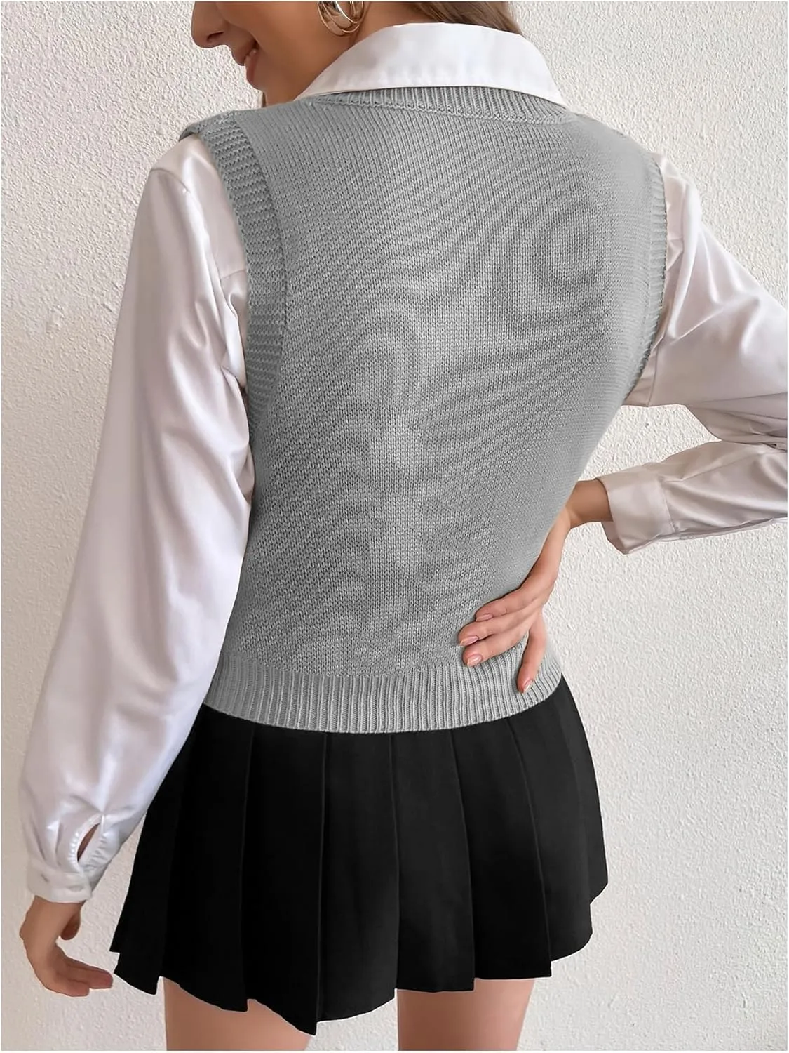 Milumia Women's Cable Knit V Neck Sweater Vest Sleeveless Ribbed Crop Tank Top