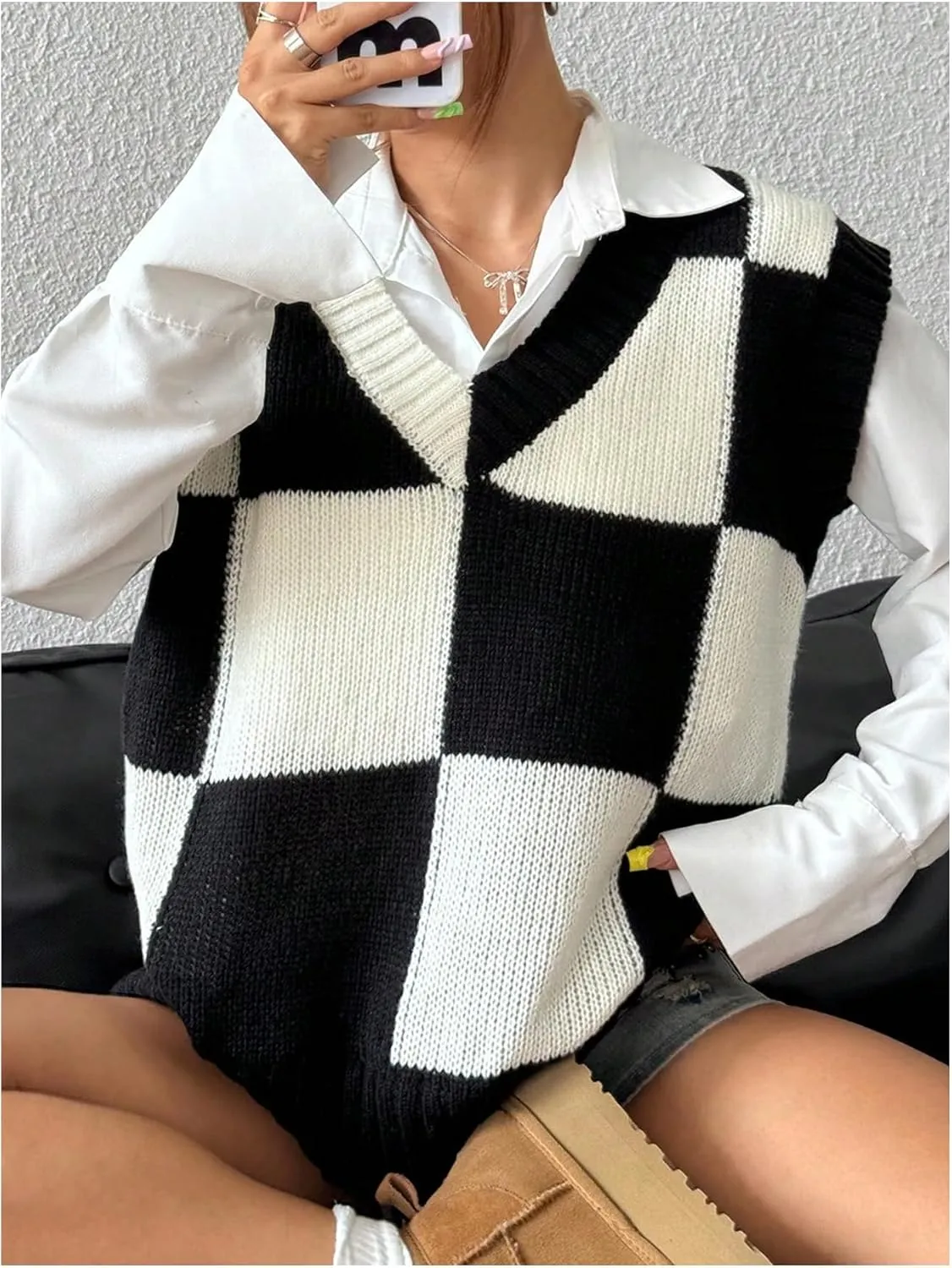 Verdusa Women's Checkered Knit Sweater Vest Loose V Neck Knit Plaid Vest Top