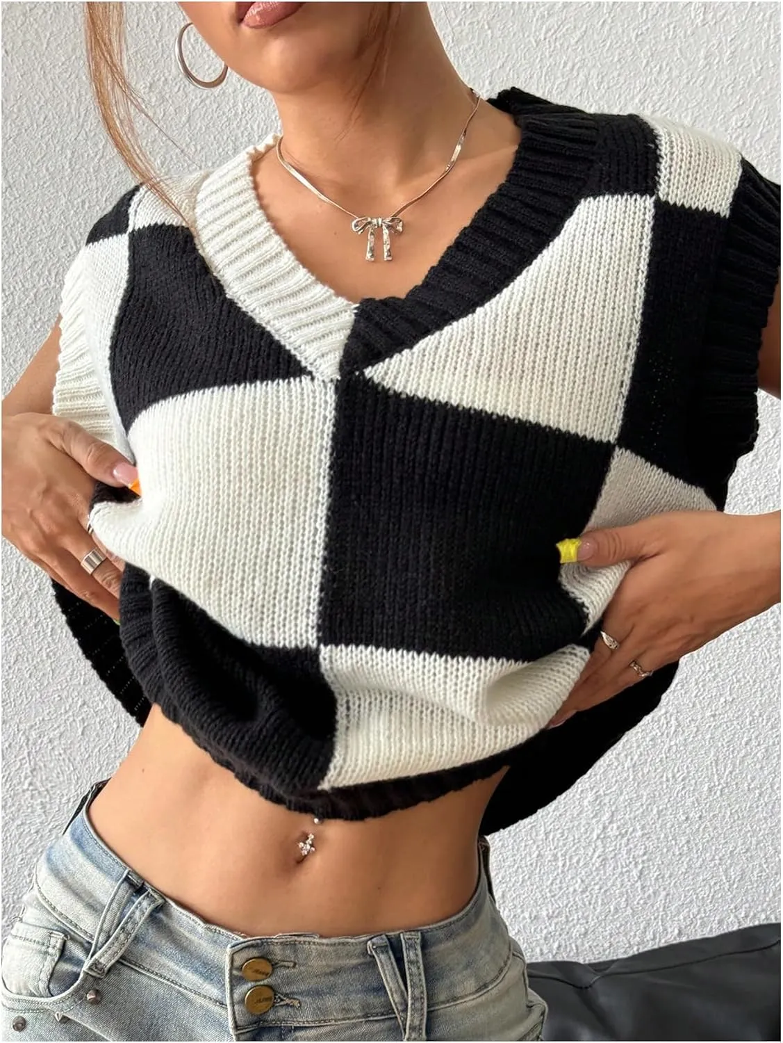 Verdusa Women's Checkered Knit Sweater Vest Loose V Neck Knit Plaid Vest Top
